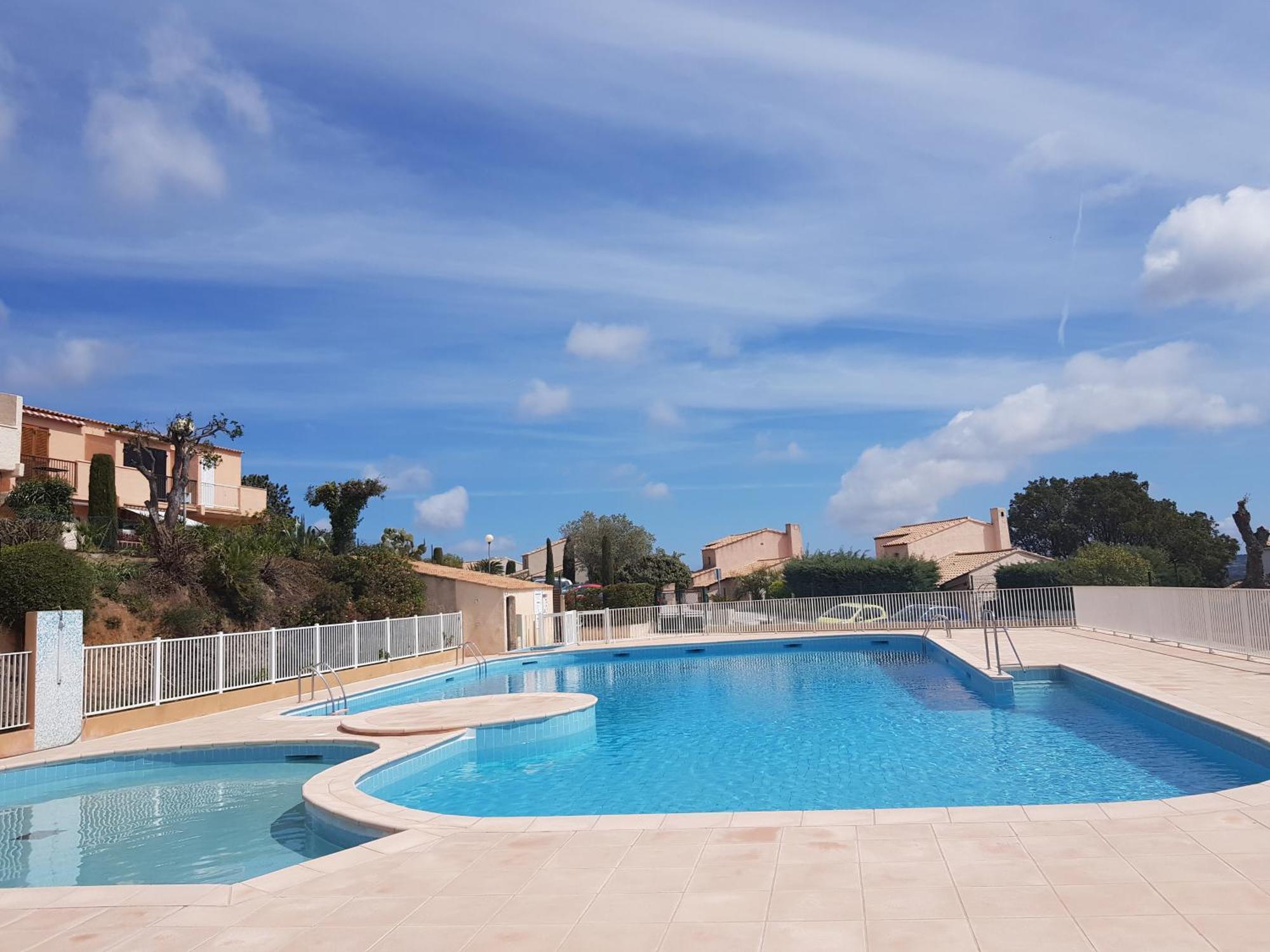 Villa Mit Grossartigem Panoramablick Auf Das Meer Und Direkt Am Pool La Croix-Valmer Exterior photo